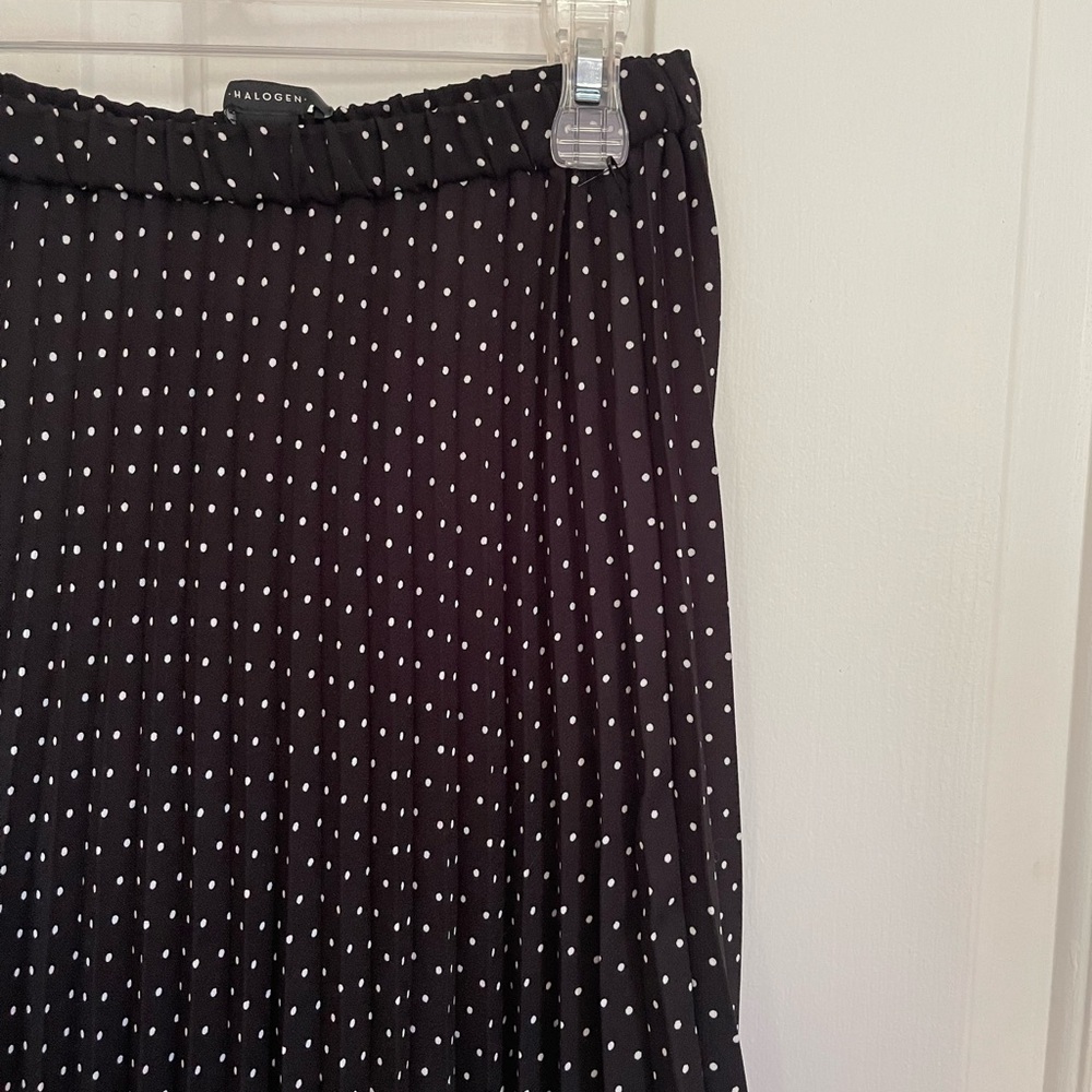 Black Pleated Midi Skirt - Picture 3 of 3